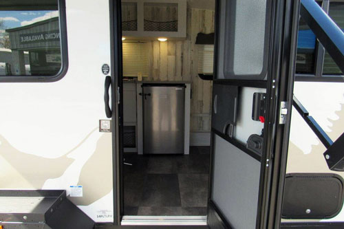 Rove-Lite 14FL camper